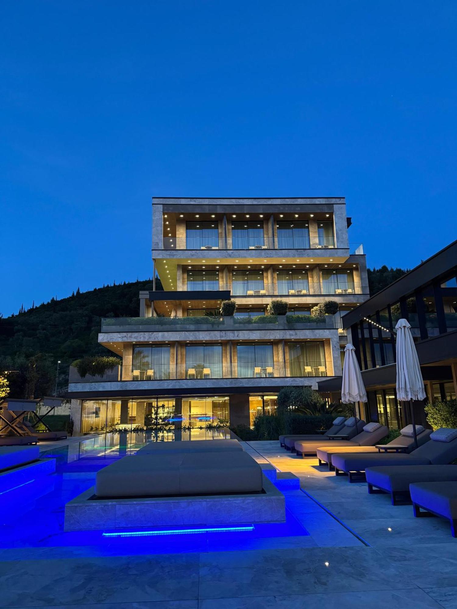 Prado Luxury Hotel Himare Buitenkant foto